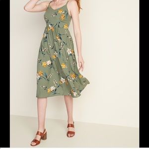2/ 30$ - Floral Print Fit and Flare Cami Dress